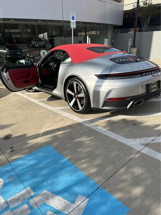 2025 Porsche 992 Carrera - Image 4 of 4
