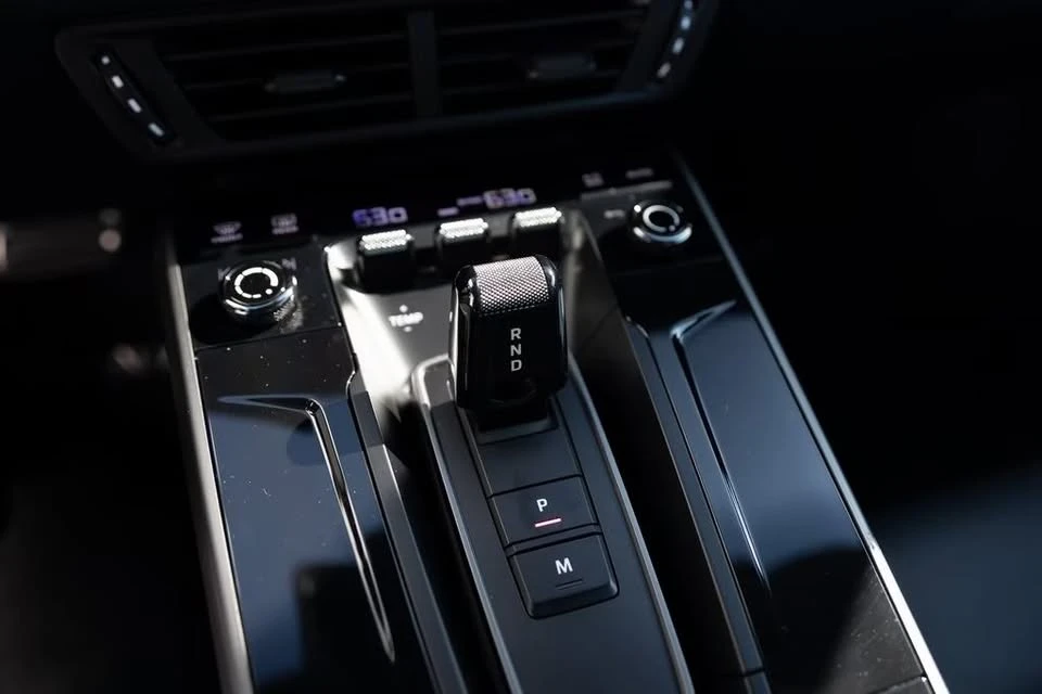 2025 Porsche 992 Carrera - Image 8 of 10