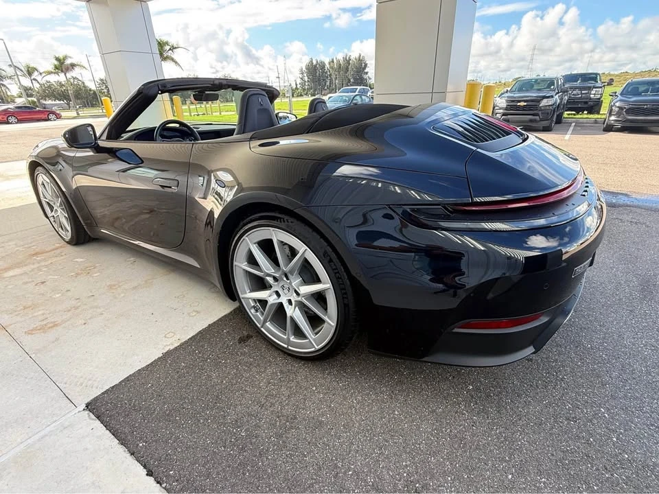 2025 Porsche 992 Carrera - Image 5 of 14
