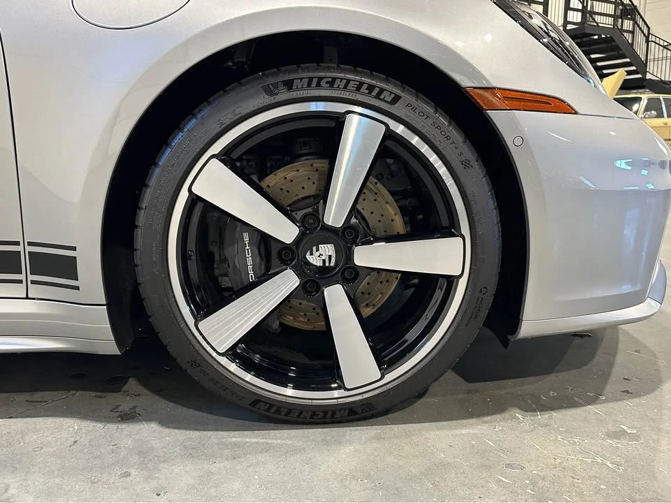 2025 Porsche 992 Carrera - Image 17 of 18