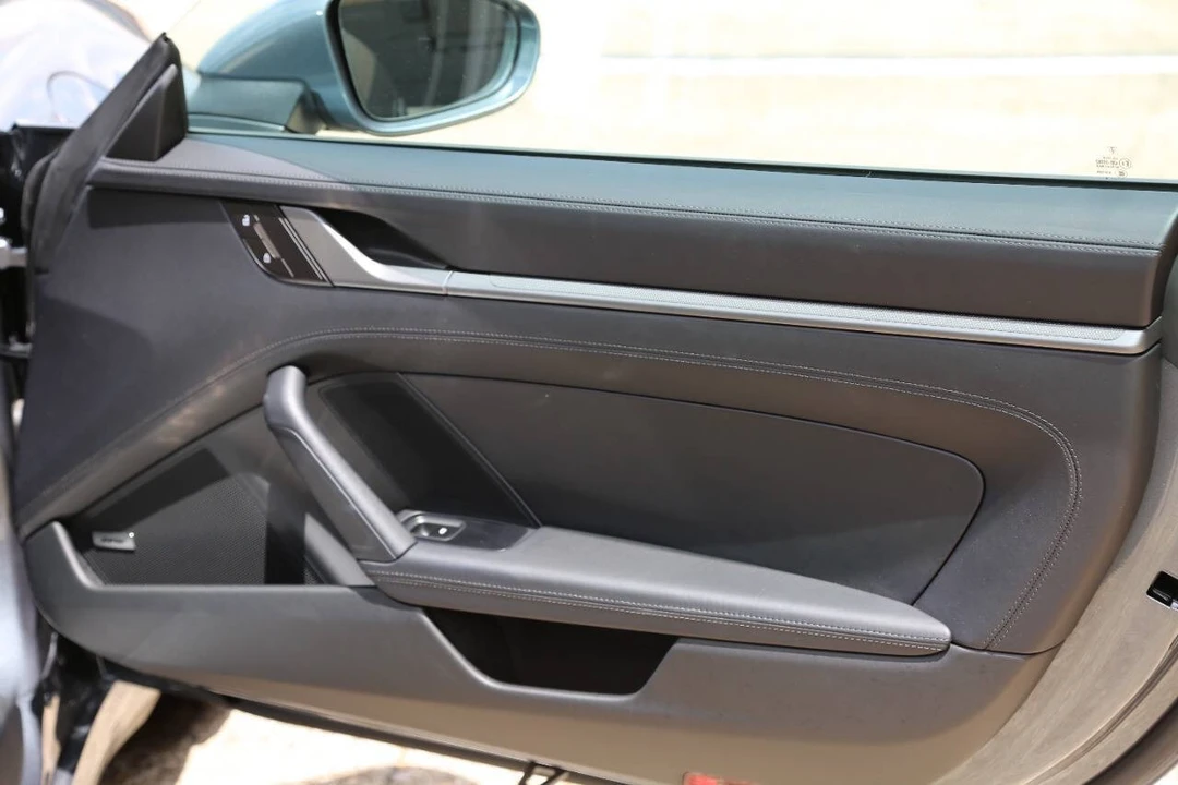 2025 Porsche 992 Carrera - Image 7 of 12