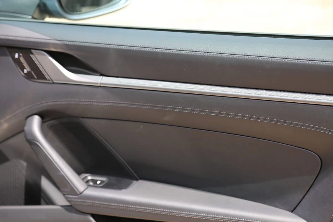 2025 Porsche 992 Carrera - Image 6 of 12