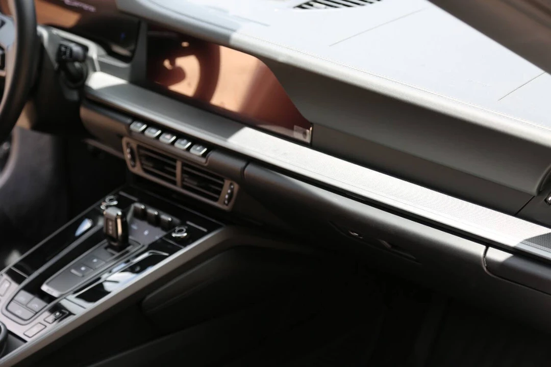 2025 Porsche 992 Carrera - Image 8 of 12