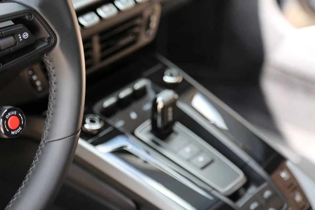 2025 Porsche 992 Carrera - Image 5 of 12