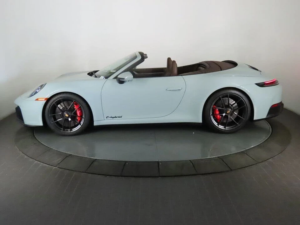 2025 Porsche 911 - Image 12 of 31