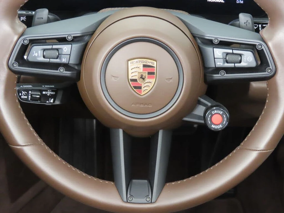 2025 Porsche 911 - Image 27 of 31