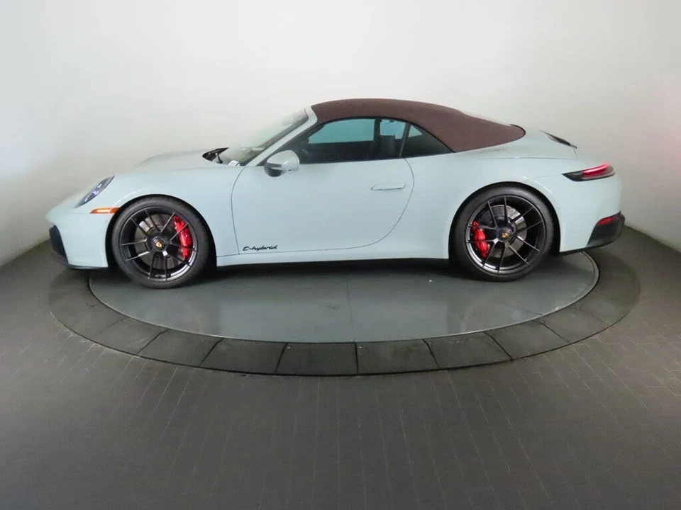 2025 Porsche 911 - Image 2 of 31