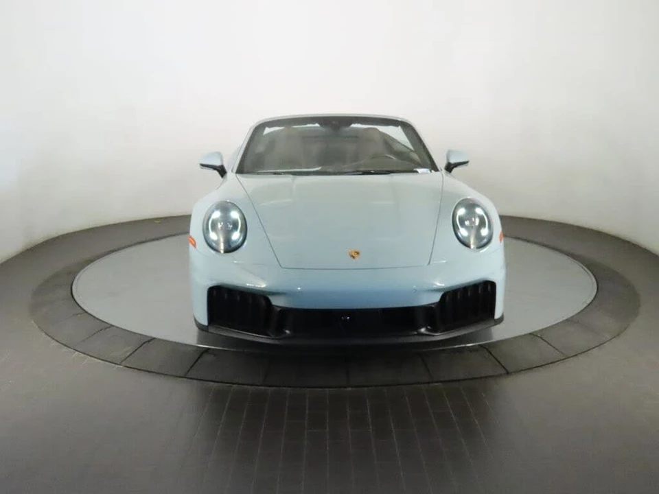 2025 Porsche 911 - Image 18 of 31