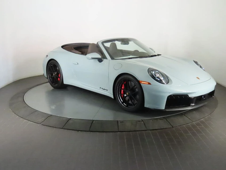2025 Porsche 911 - Image 17 of 31