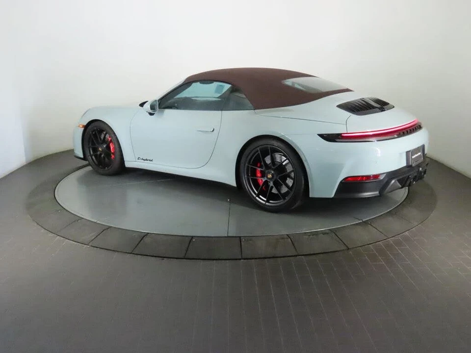 2025 Porsche 911 - Image 3 of 31