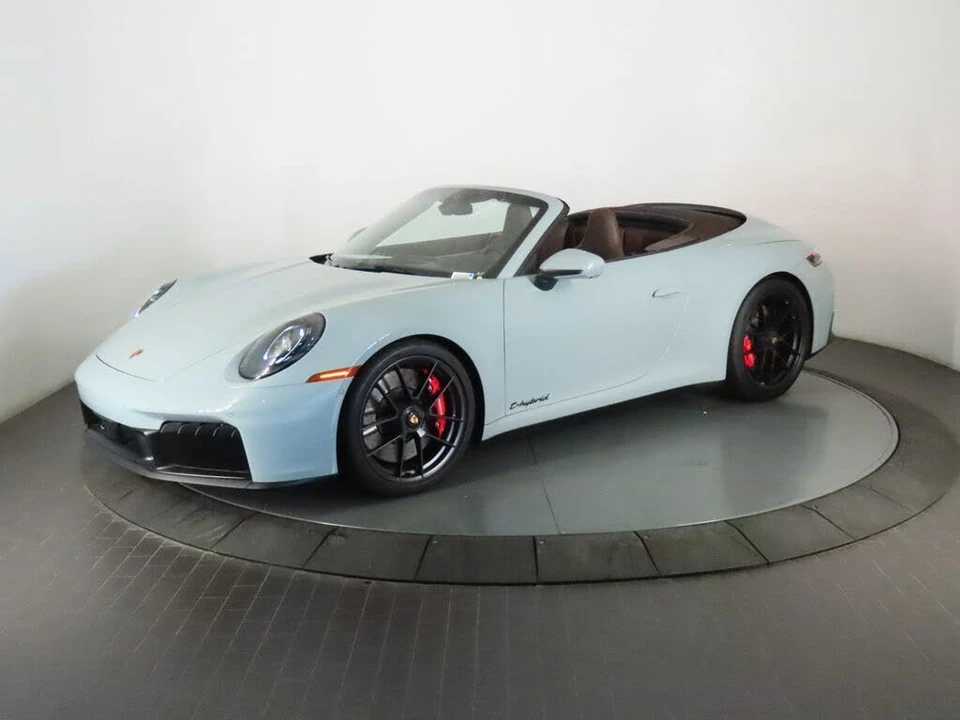 2025 Porsche 911 - Image 11 of 31