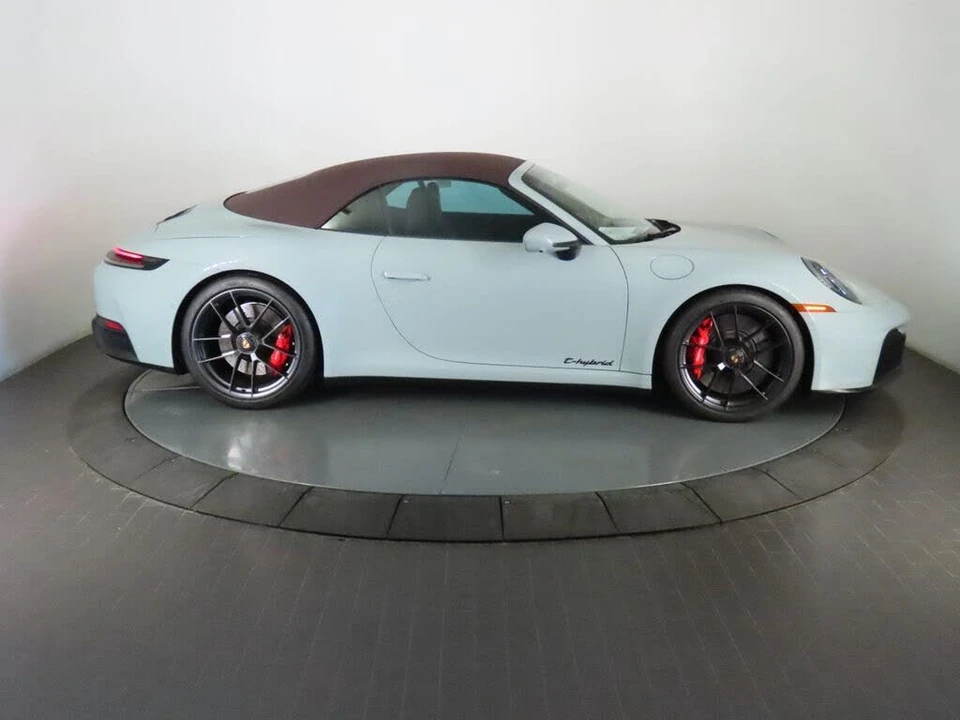 2025 Porsche 911 - Image 8 of 31