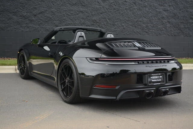 2025 Porsche 911 - Image 3 of 31