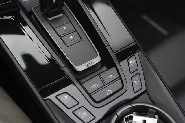 2025 Porsche 911 - Image 24 of 31