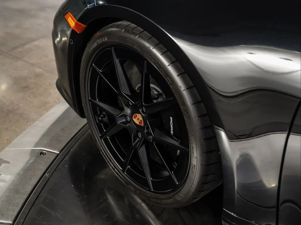 2025 Porsche 911 - Image 23 of 31
