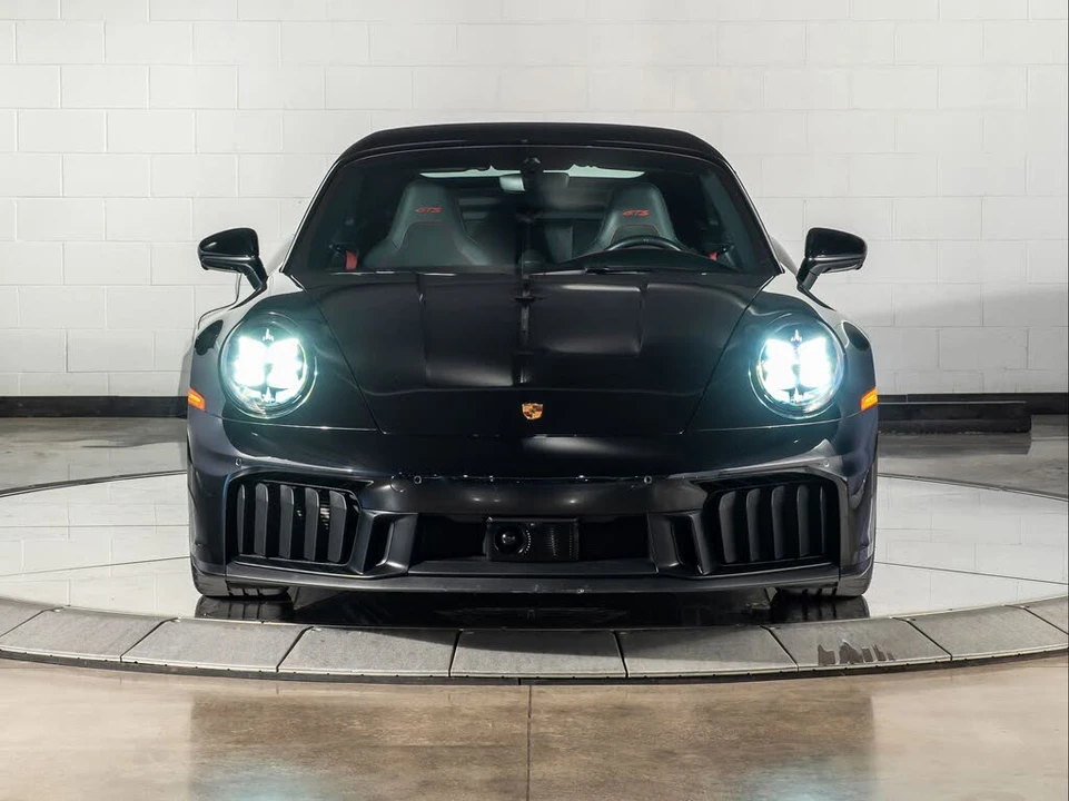 2025 Porsche 911 - Image 18 of 31