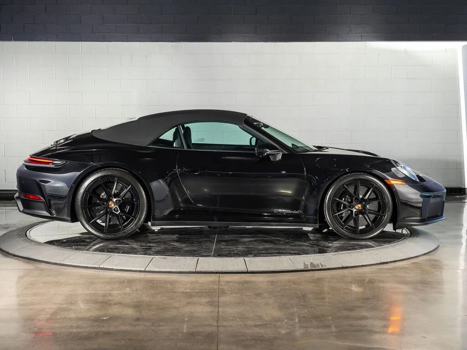2025 Porsche 911 - Image 16 of 31
