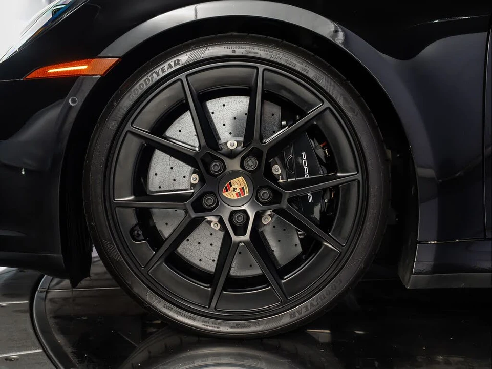 2025 Porsche 911 - Image 22 of 31