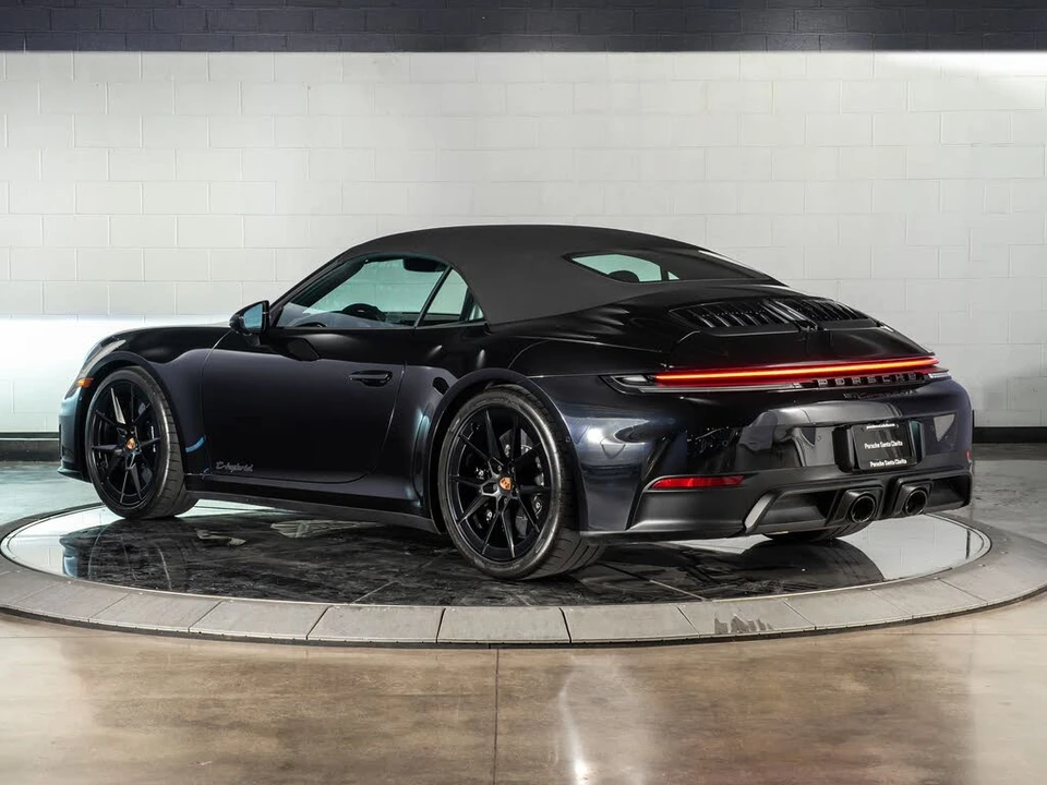 2025 Porsche 911 - Image 13 of 31