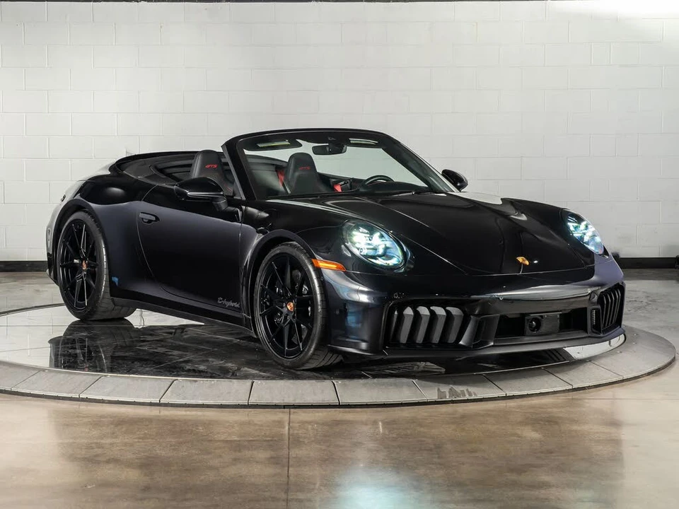 2025 Porsche 911 - Image 9 of 31