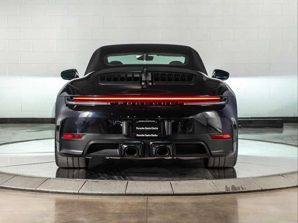 2025 Porsche 911 - Image 14 of 31