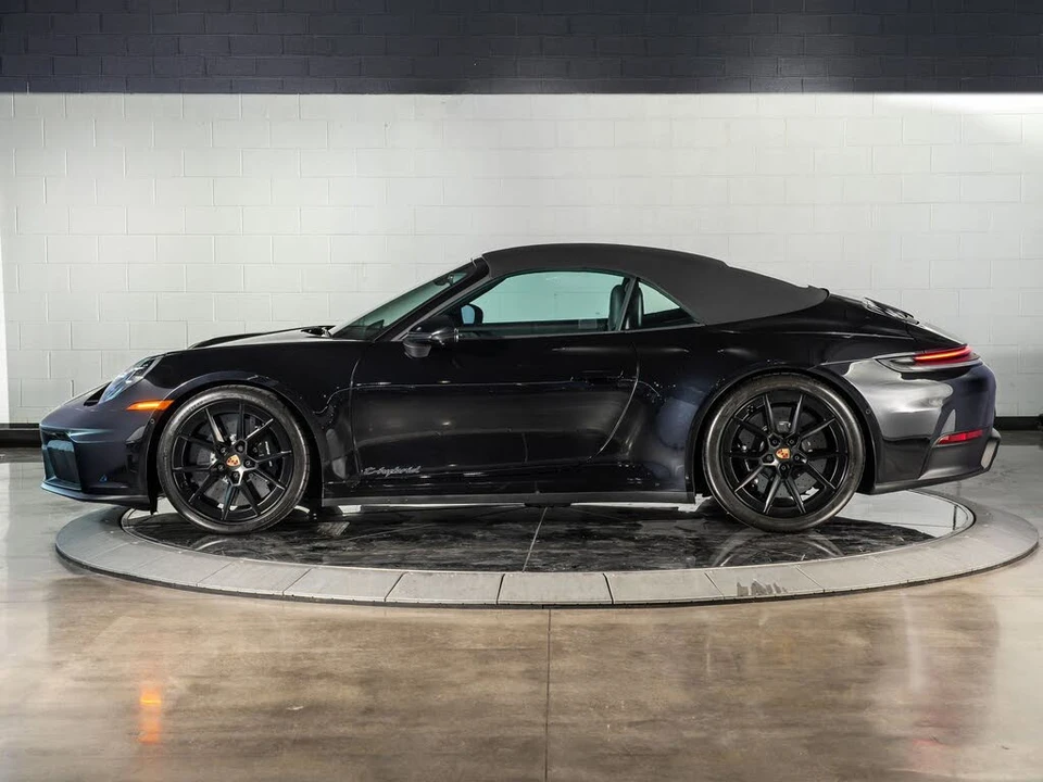 2025 Porsche 911 - Image 12 of 31