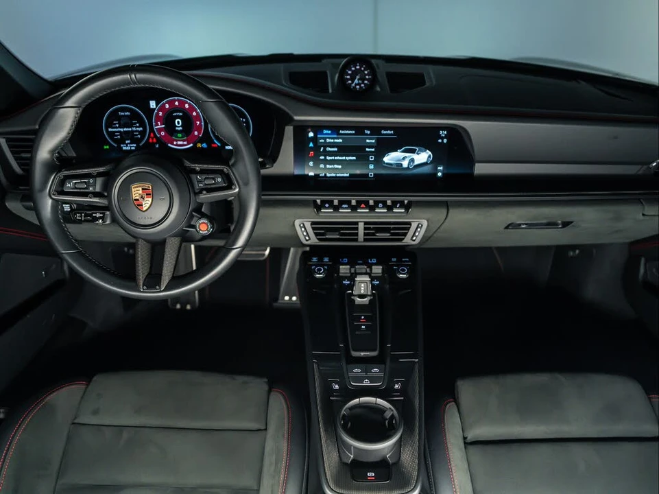 2025 Porsche 911 - Image 26 of 31