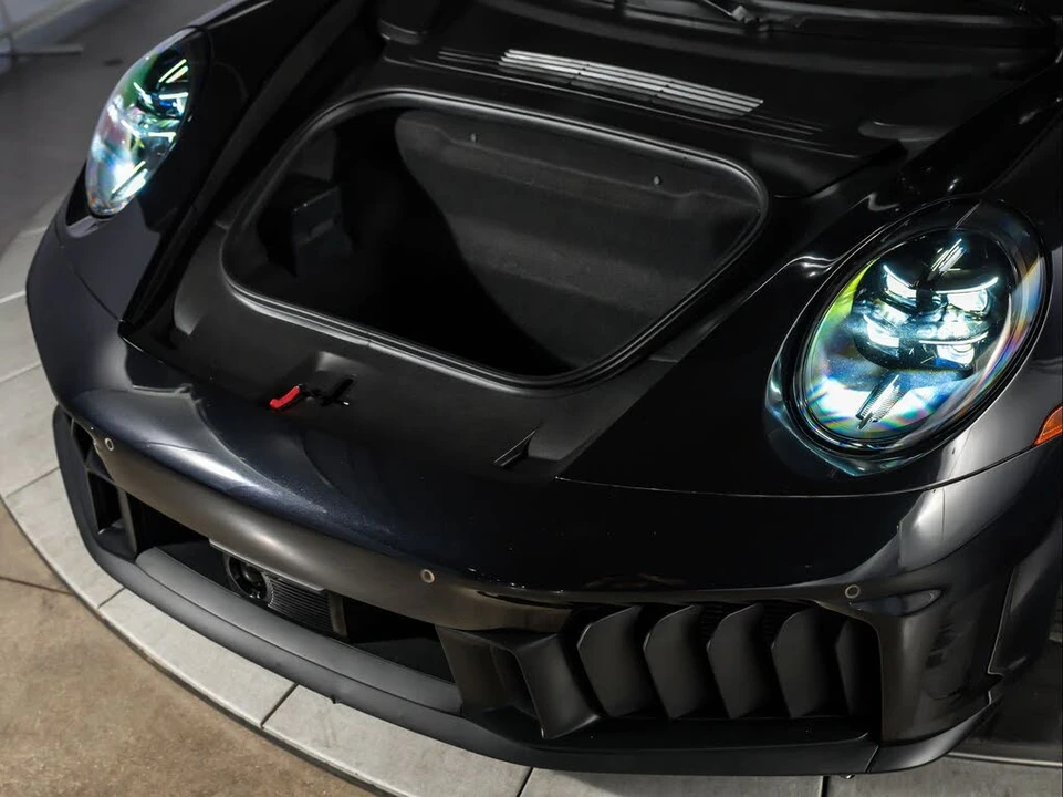 2025 Porsche 911 - Image 25 of 31