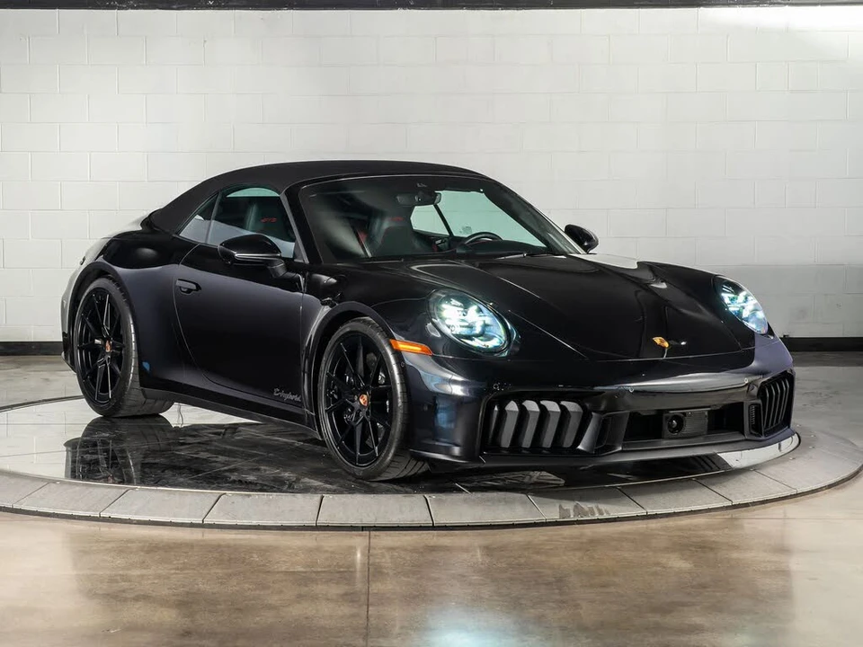 2025 Porsche 911 - Image 17 of 31