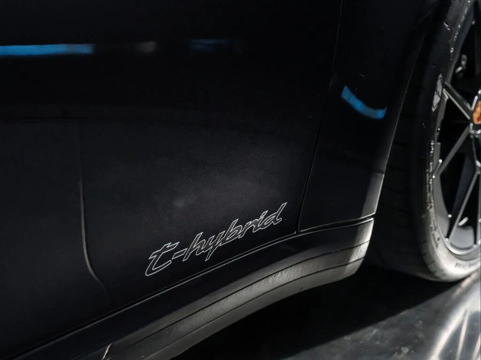 2025 Porsche 911 - Image 24 of 31
