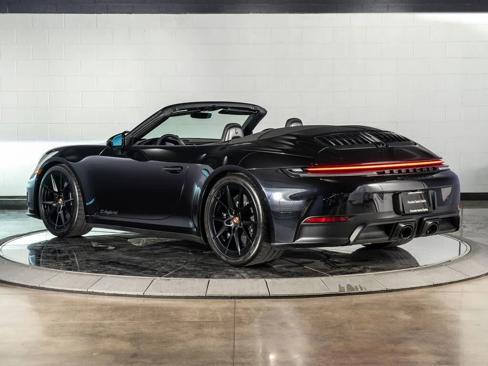 2025 Porsche 911 - Image 3 of 31