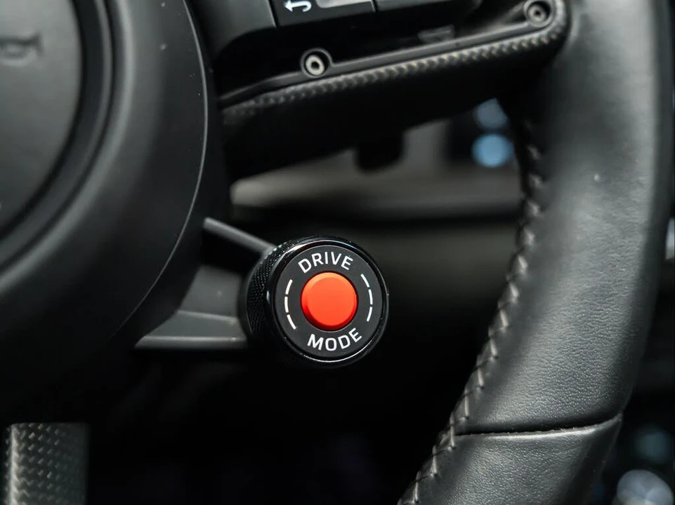 2025 Porsche 911 - Image 28 of 31