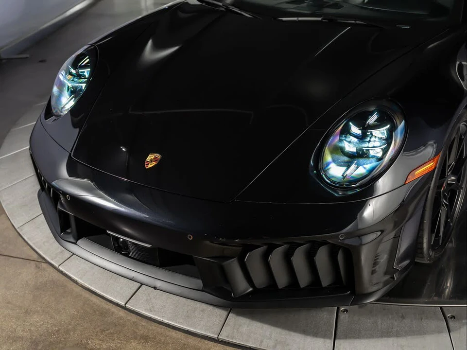 2025 Porsche 911 - Image 19 of 31