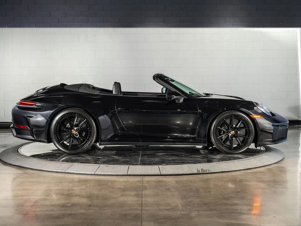2025 Porsche 911 - Image 8 of 31