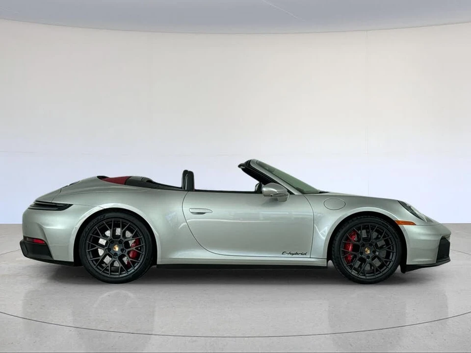 2025 Porsche 911 - Image 9 of 29