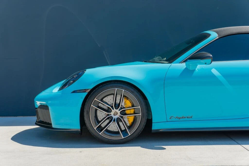 2025 Porsche 911 - Image 19 of 31