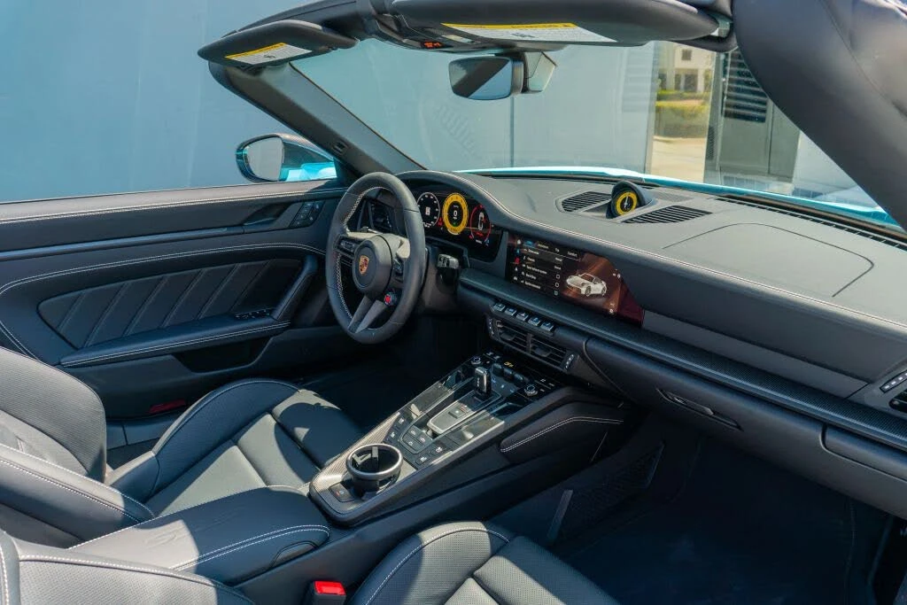 2025 Porsche 911 - Image 15 of 31