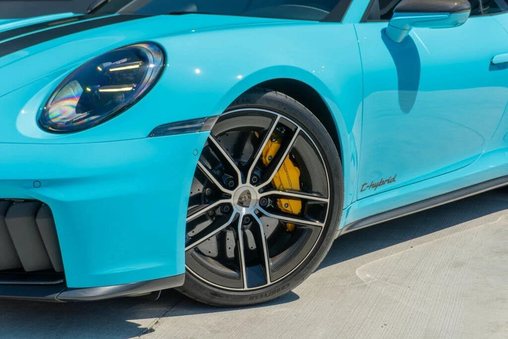 2025 Porsche 911 - Image 26 of 31
