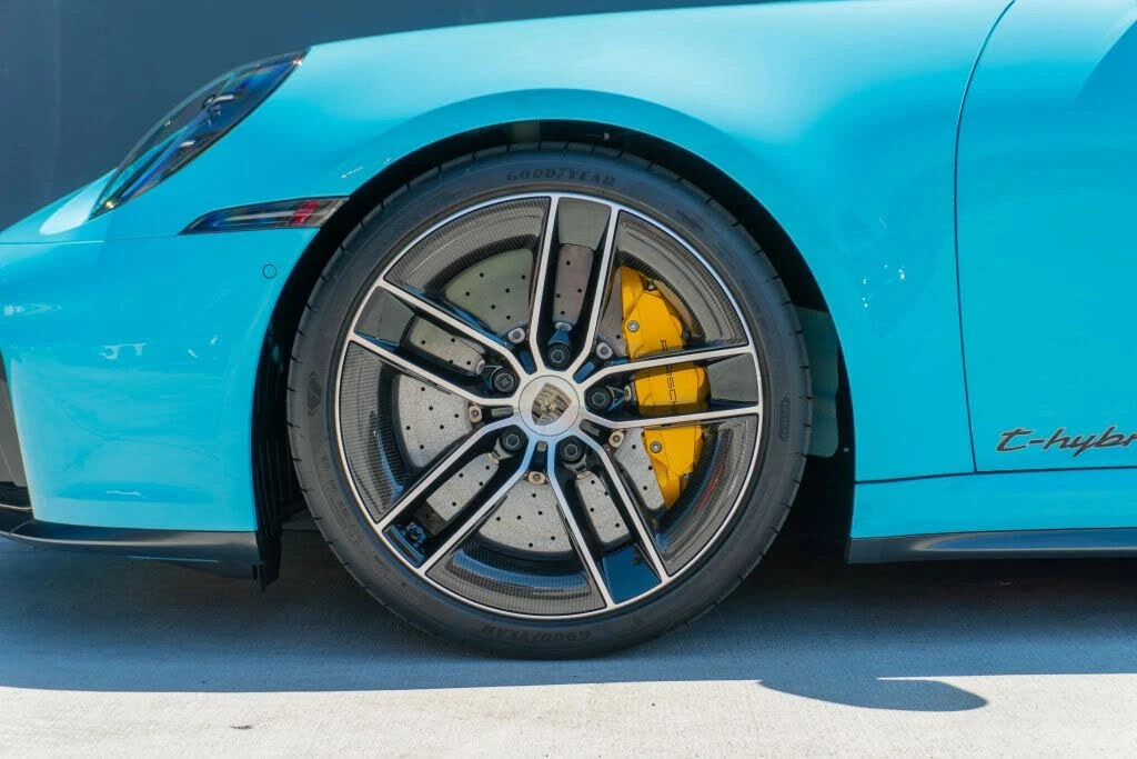 2025 Porsche 911 - Image 20 of 31