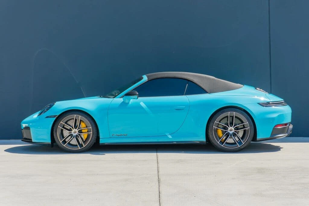 2025 Porsche 911 - Image 2 of 31
