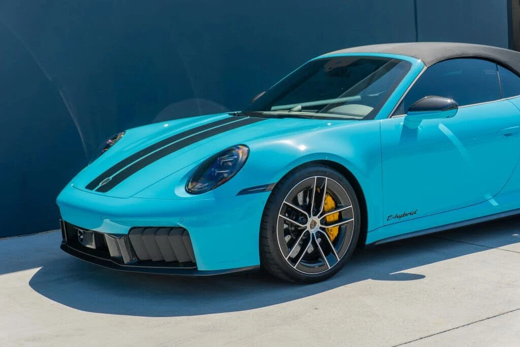 2025 Porsche 911 - Image 21 of 31
