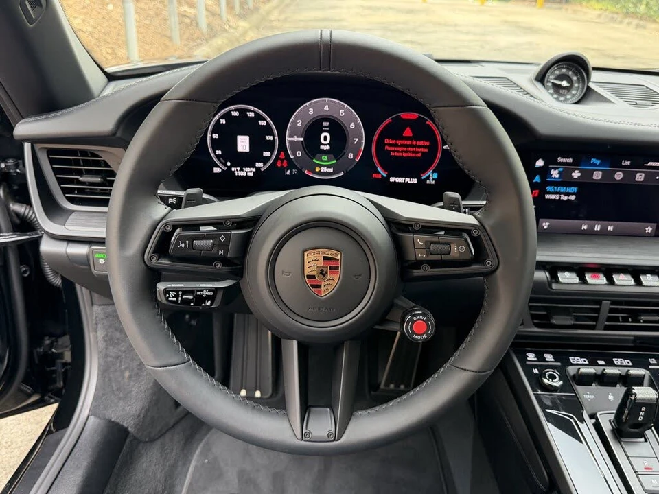 2025 Porsche 911 - Image 18 of 31