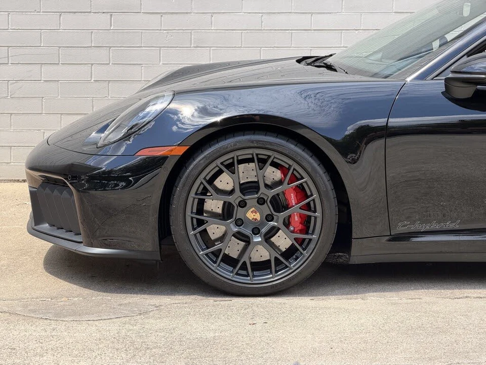 2025 Porsche 911 - Image 11 of 31