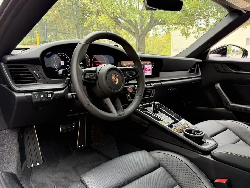 2025 Porsche 911 - Image 14 of 31