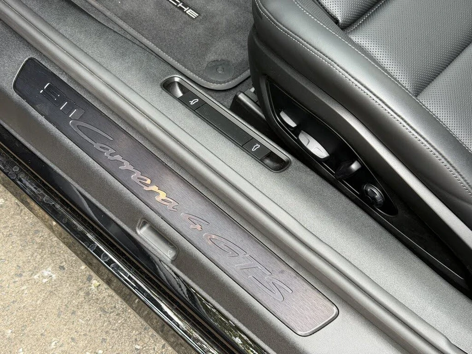 2025 Porsche 911 - Image 16 of 31