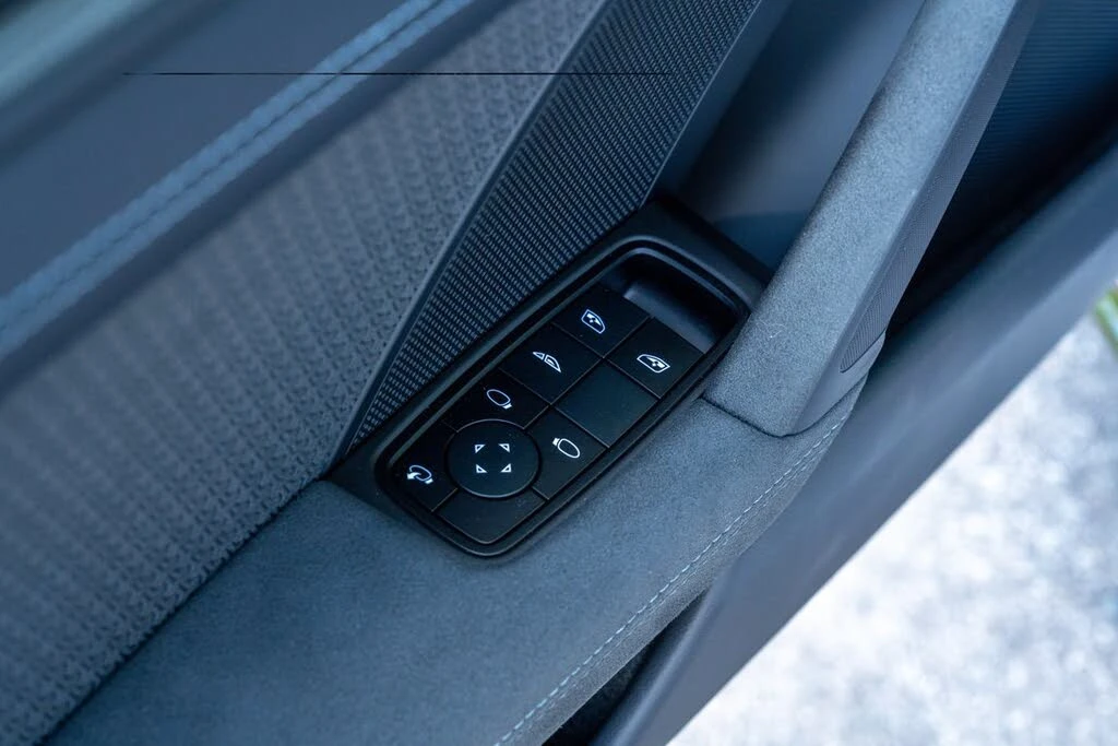 2025 Porsche 911 - Image 21 of 31