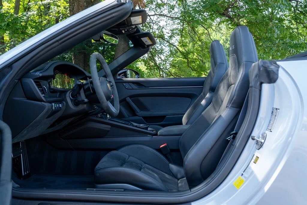 2025 Porsche 911 - Image 24 of 31