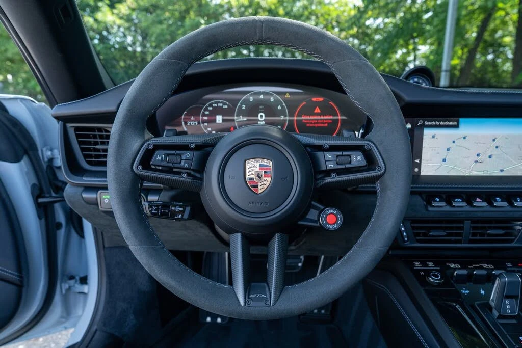 2025 Porsche 911 - Image 25 of 31