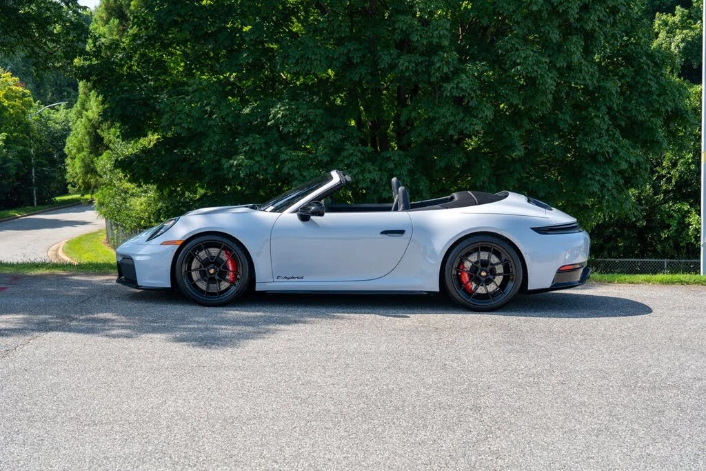 2025 Porsche 911 - Image 2 of 31