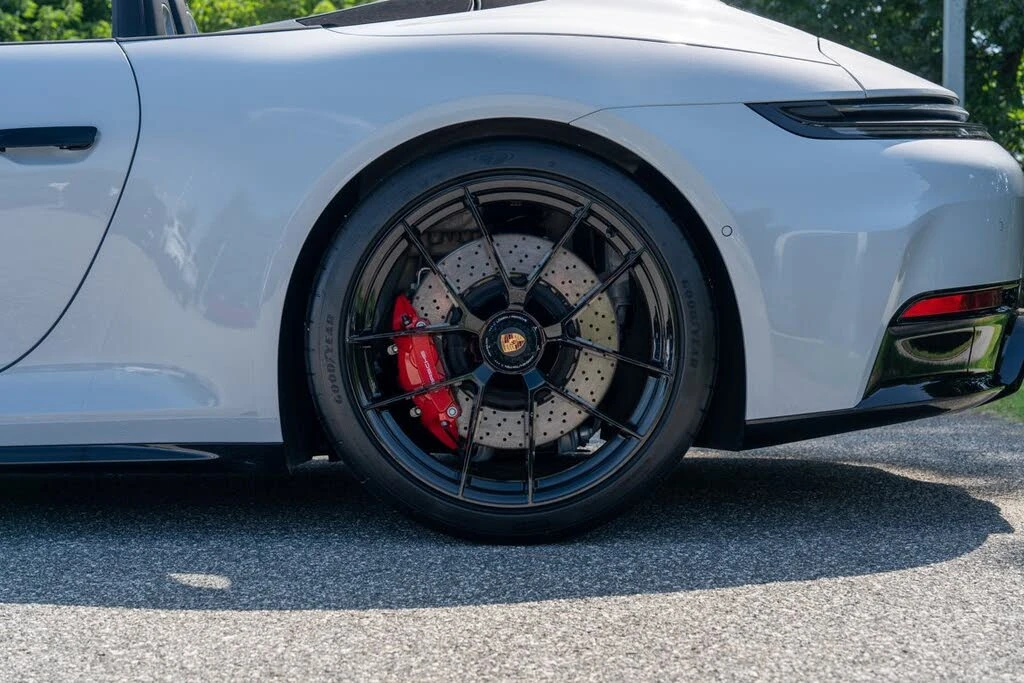 2025 Porsche 911 - Image 12 of 31